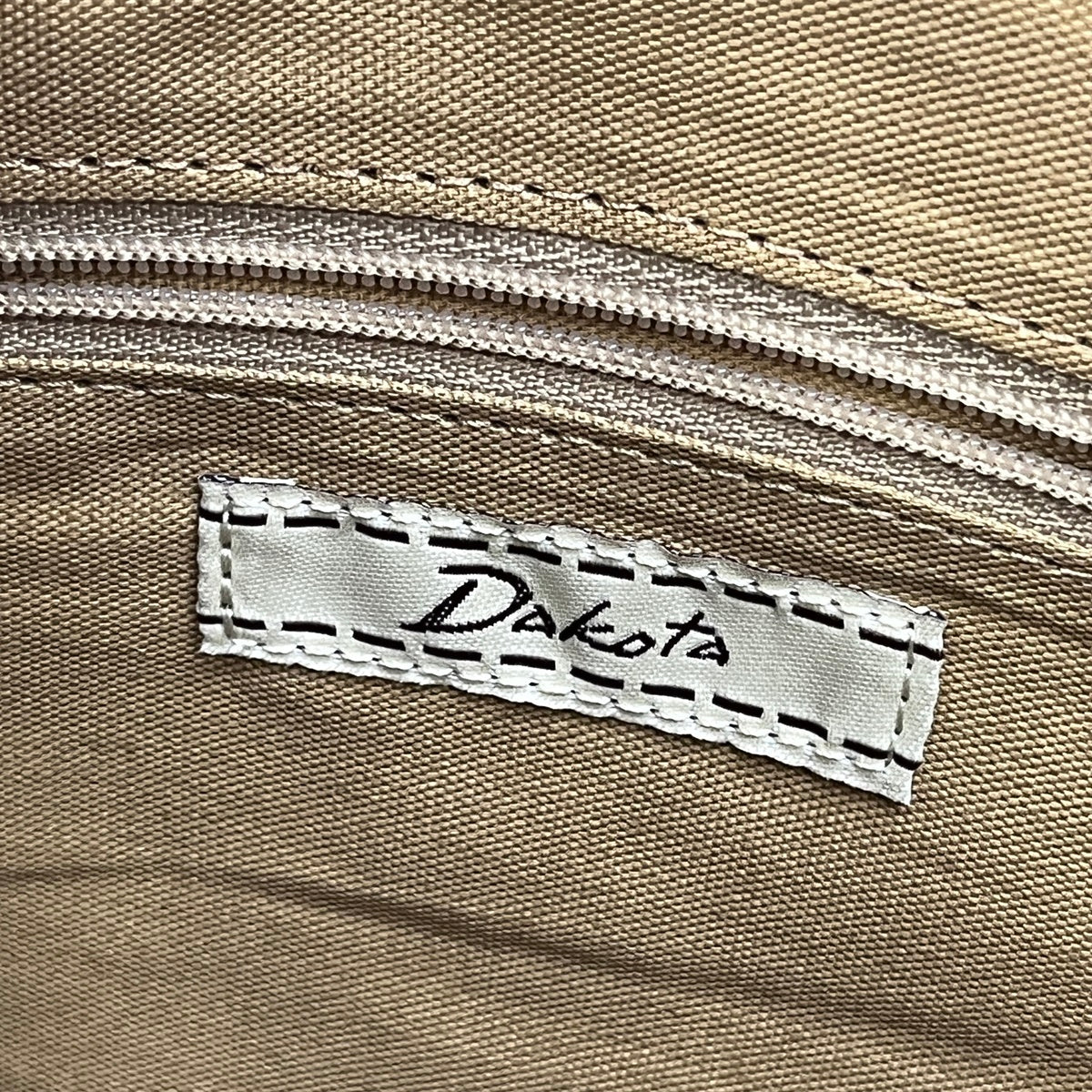 Dakota | ダコタ ｷｭｰﾌﾞﾄｰﾄ made in japan トートバッグ 1030303 キャメル【加古川店】