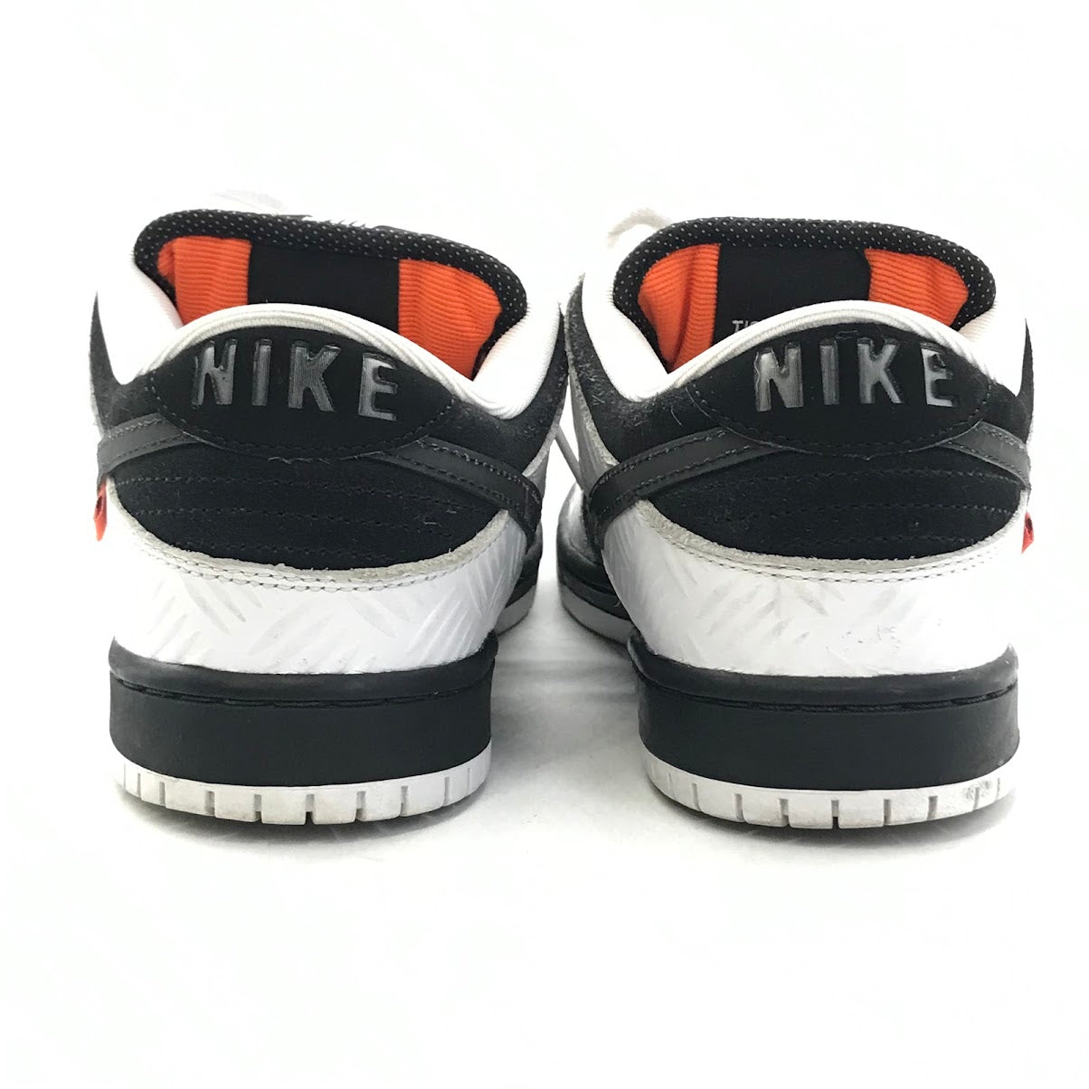 NIKE | ナイキ × TIGHTBOOTH(タイトブース) SB DUNK LOW PRO スニーカー FD2629-100 ホワイト/ブラック-セーフティーオレンジ 26.5cm【倉吉店】