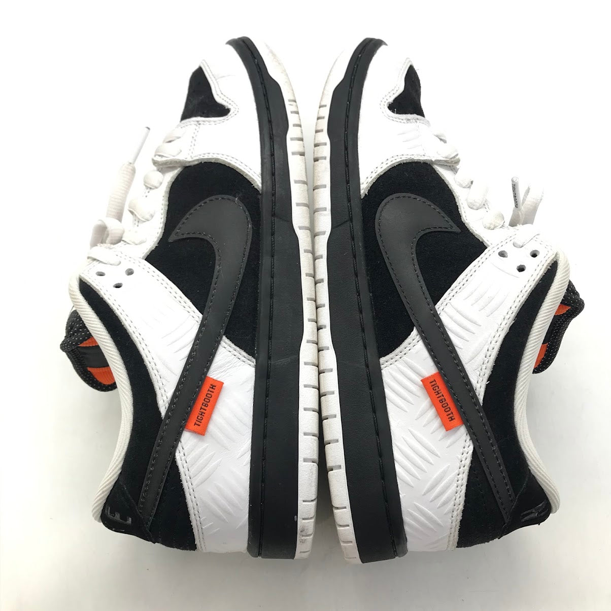 NIKE | ナイキ × TIGHTBOOTH(タイトブース) SB DUNK LOW PRO スニーカー FD2629-100 ホワイト/ブラック-セーフティーオレンジ 26.5cm【倉吉店】