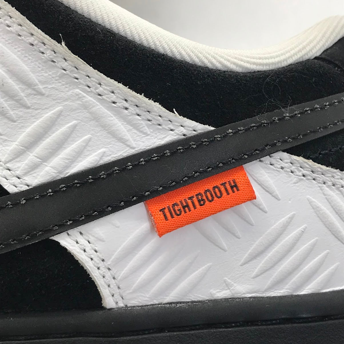 NIKE | ナイキ × TIGHTBOOTH(タイトブース) SB DUNK LOW PRO スニーカー FD2629-100 ホワイト/ブラック-セーフティーオレンジ 26.5cm【倉吉店】