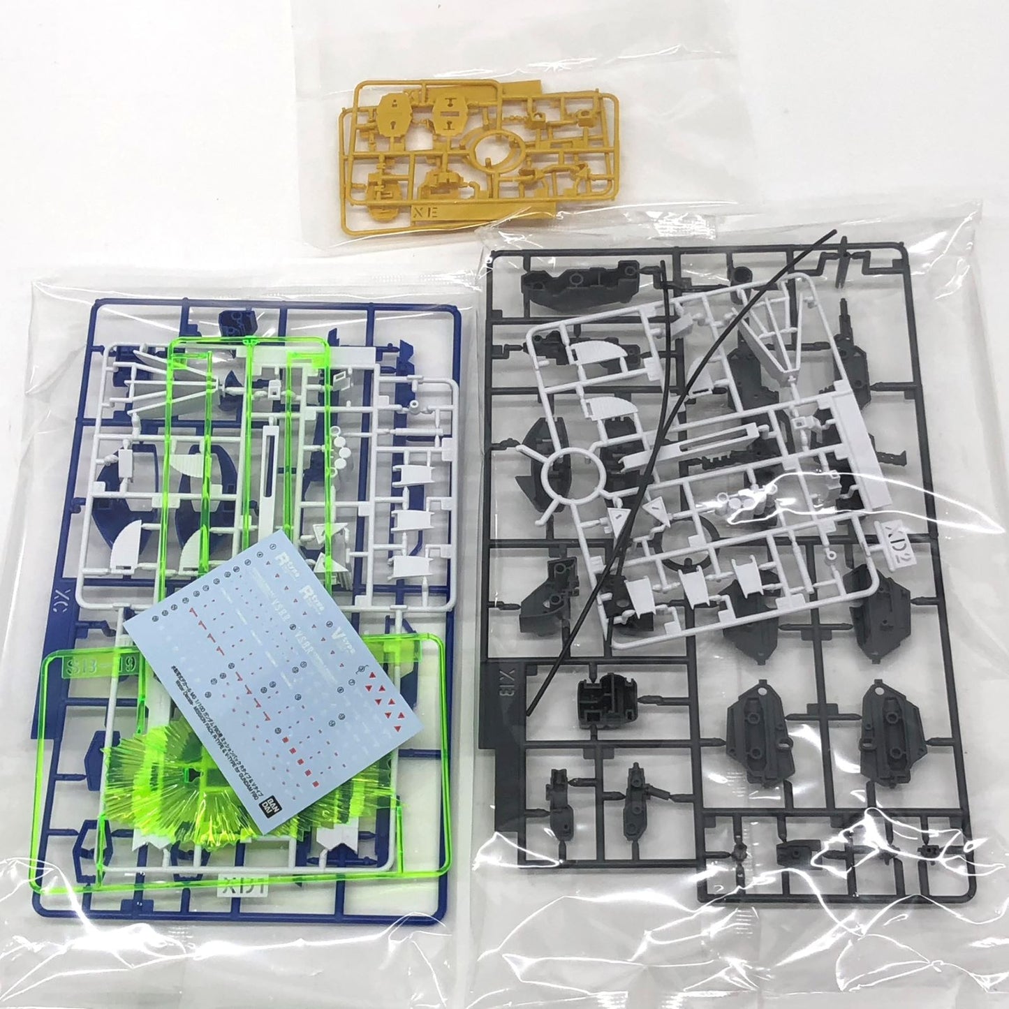 【中古】 1/100MGガンダムF90用ミッションパックRタイプ＆Vタイプ「機動戦士ガンダムF90」プレミアムバンダイ限定[5061804]