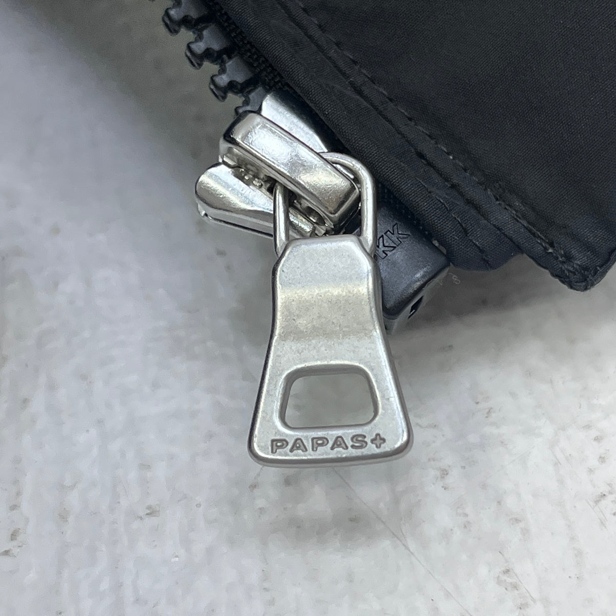 PAPAS ワッペン ダウンベスト d049cfv ブラック サイズ：L【加古川店】