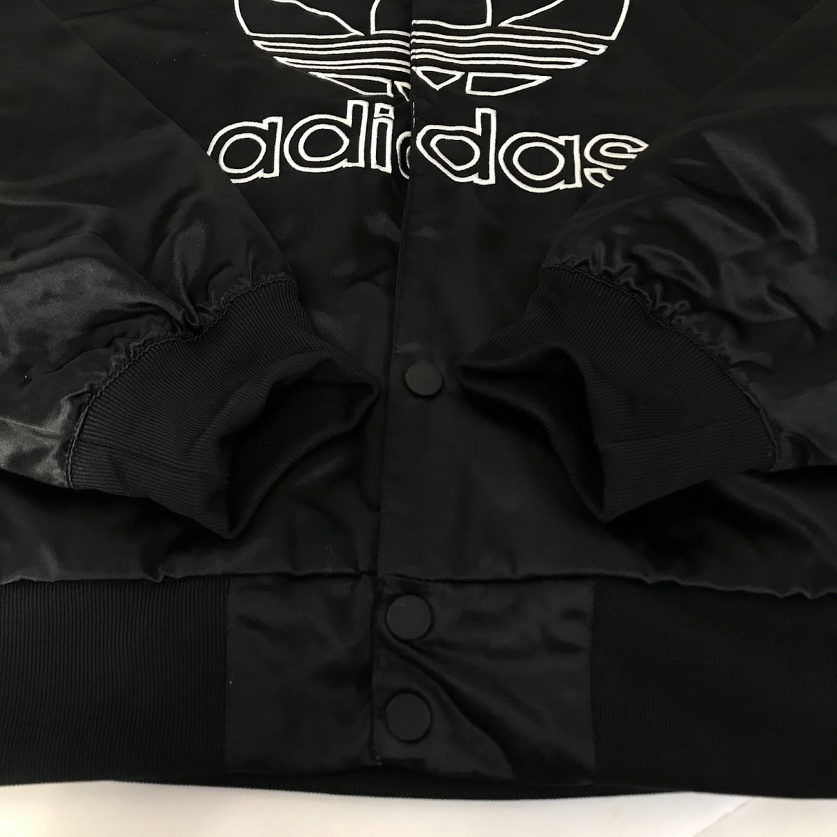 adidas Originals | アディダスオリジナルス ADICOLOR CLASSICS SATIN BOMBER JACKET ボンバージャケット ブルゾン H09165 ブラック【倉吉店】