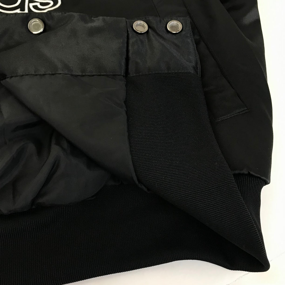adidas Originals | アディダスオリジナルス ADICOLOR CLASSICS SATIN BOMBER JACKET ボンバージャケット ブルゾン H09165 ブラック【倉吉店】