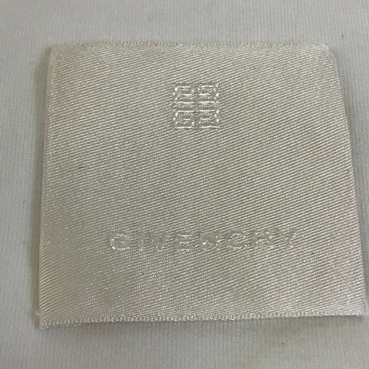 GIVENCHY | ジバンシィ カレッジロゴ 半袖Ｔシャツ BM71CW3Y6B ホワイト サイズ：M【倉吉店】
