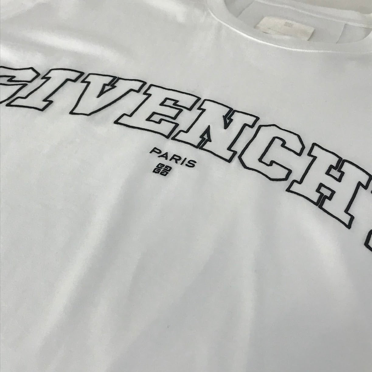 GIVENCHY | ジバンシィ カレッジロゴ 半袖Ｔシャツ BM71CW3Y6B ホワイト サイズ：M【倉吉店】