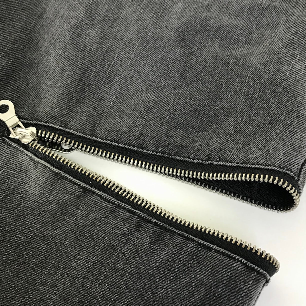 ADRER｜アドラー double zip straight denim デニムパンツ ADPAS1223001 グレー サイズ：M【倉吉店】