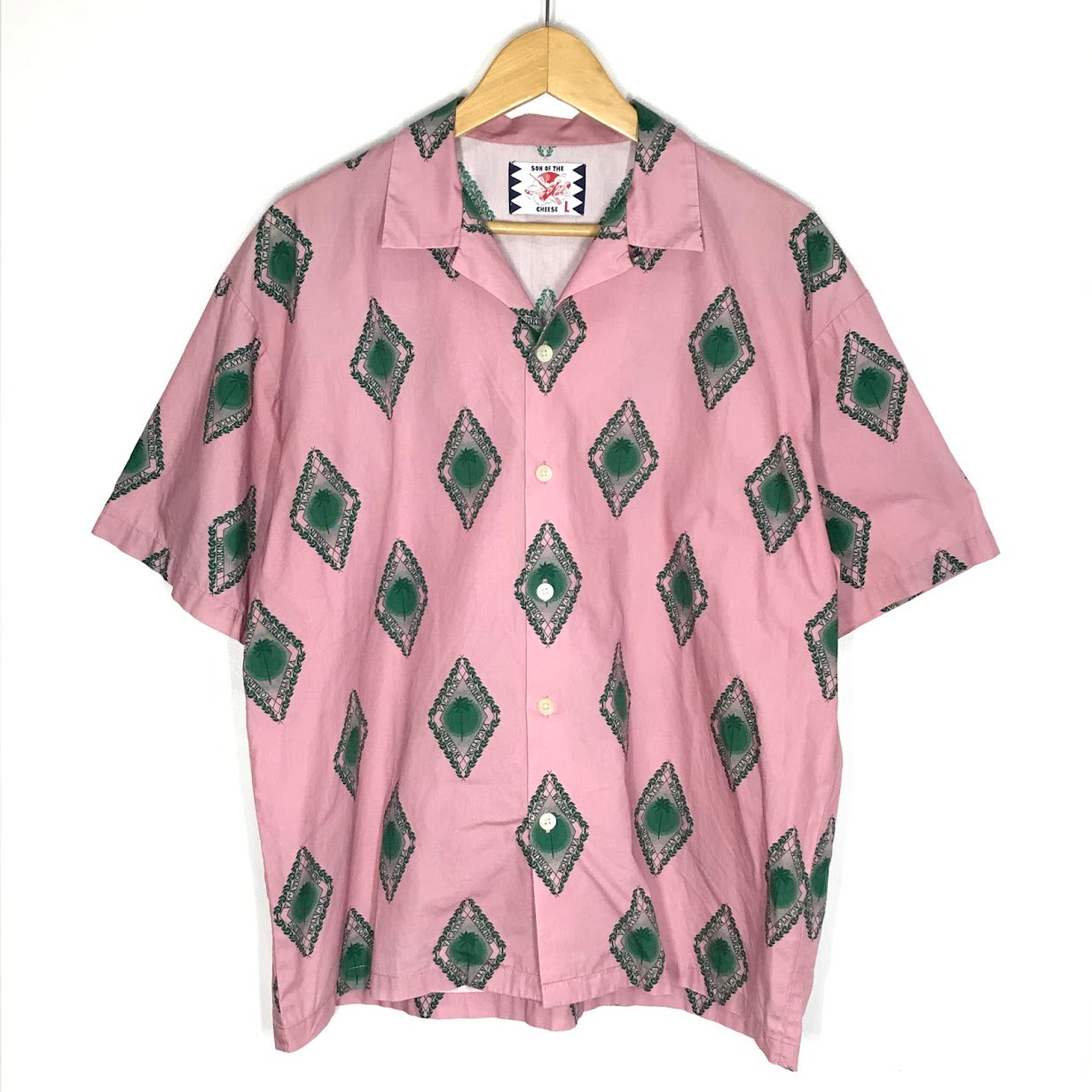 SON OF THE CHEESE | サノバチーズ Emblem Aloha Shirt 総柄 半袖シャツ SC2410-SH06 ピンク サイズ：L【倉吉店】