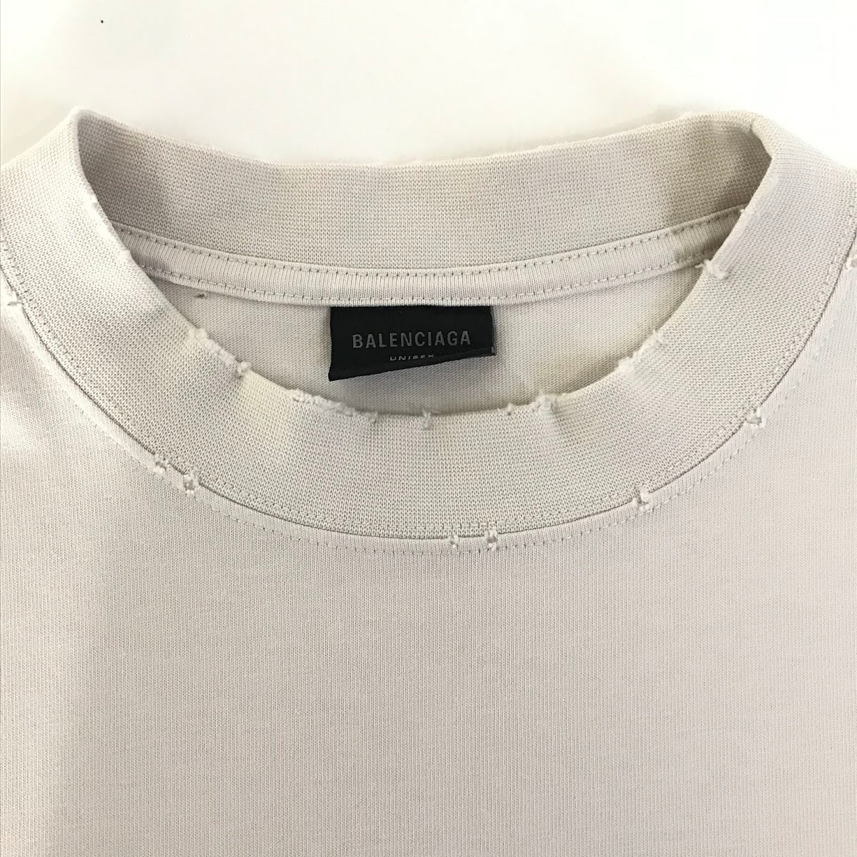BALENCIAGA | バレンシアガ 24SS STENCIL TYPE ダメージ加工ロゴプリントTシャツ 半袖Ｔシャツ 764235 TQVA3 ベージュ サイズ：S【倉吉店】