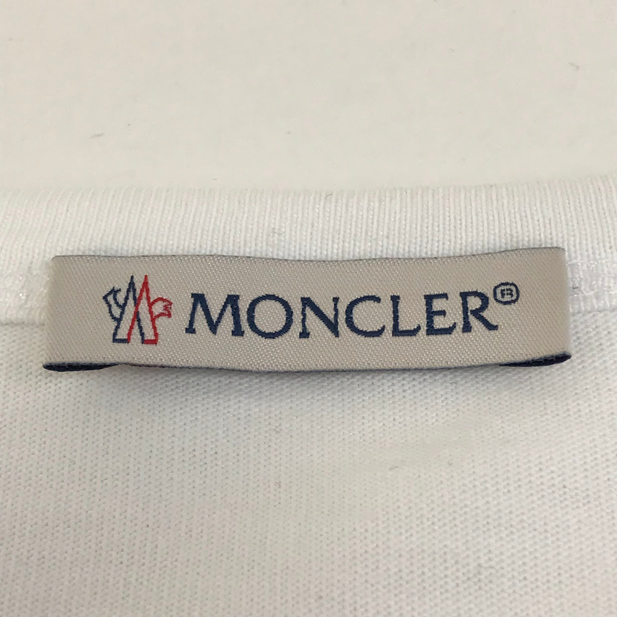 MONCLER | モンクレール MAGLIA T-SHIRT 半袖Ｔシャツ C-SCOM-19-18991 ホワイト サイズ：S【倉吉店】【代金引換不可・日時指定不可】【ポスト投函】