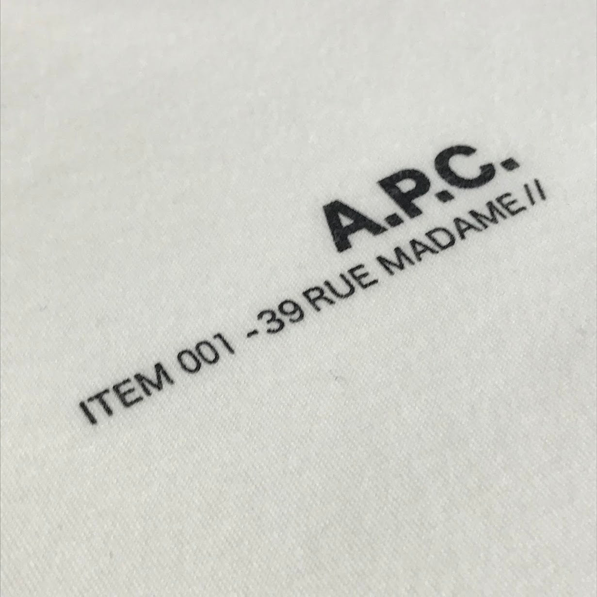 A.P.C | アーペーセー ワンポイントプリント 半袖Ｔシャツ ホワイト サイズ：S【倉吉店】【代金引換不可・日時指定不可】【ポスト投函】