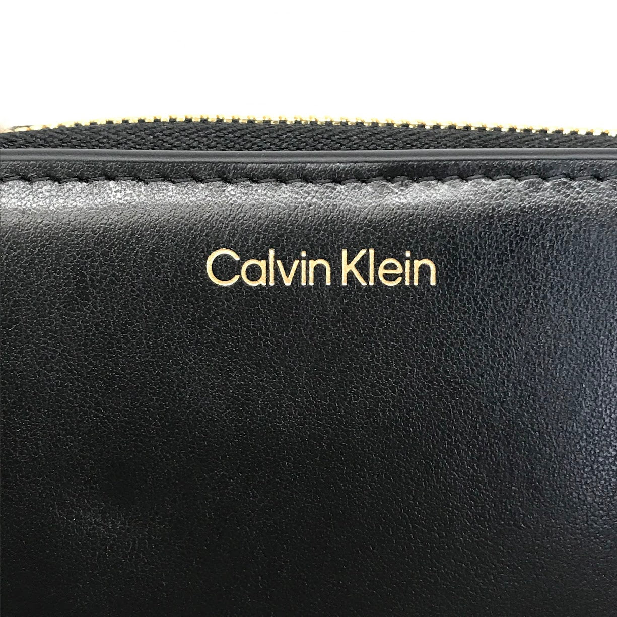 Calvin Klein | カルバンクライン CK MEDIUM FLAP ZIP AROUND 二つ折り財布 LV04F1075G ブラック【倉吉店】