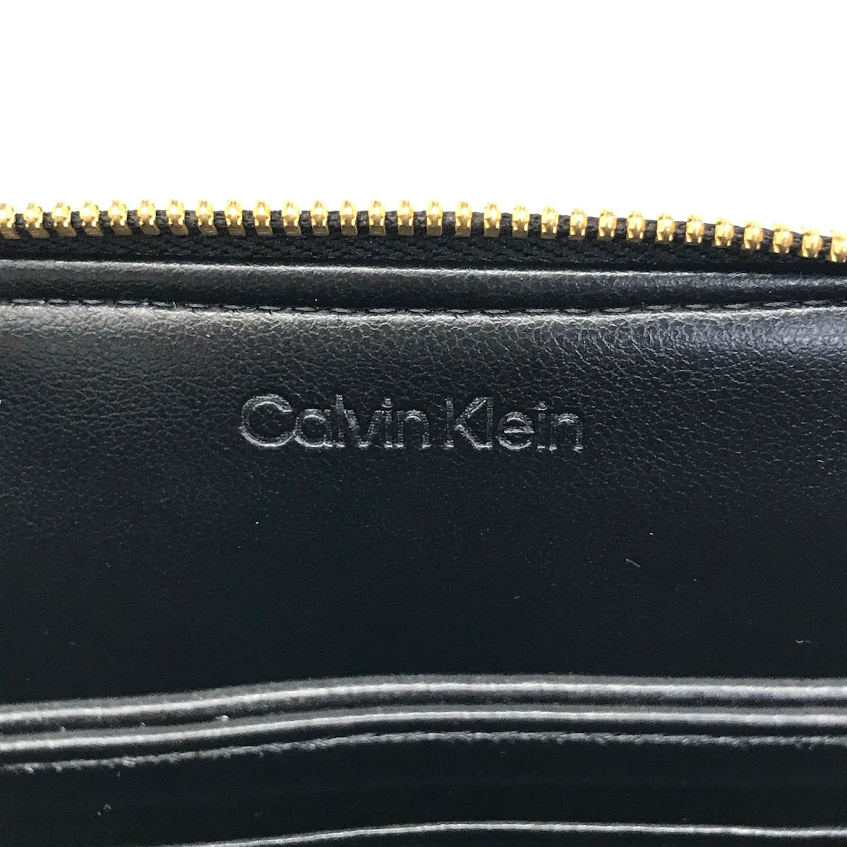 Calvin Klein | カルバンクライン CK MEDIUM FLAP ZIP AROUND 二つ折り財布 LV04F1075G ブラック【倉吉店】