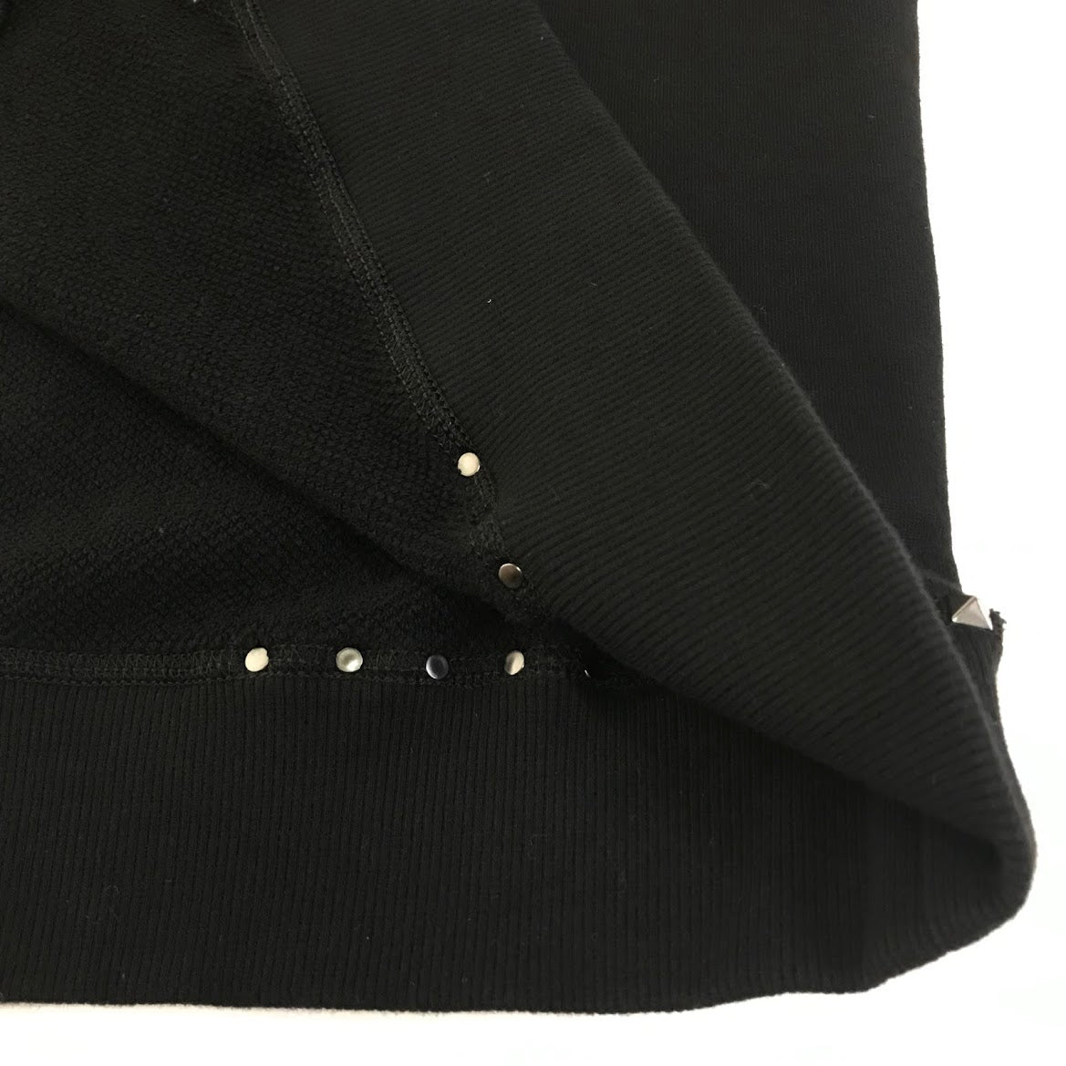 Valentino Garavani | ヴァレンティノ・ガラヴァーニ ロックスタッズ スウェット スウェット QV3MF03U3TGV ブラック サイズ：L【倉吉店】