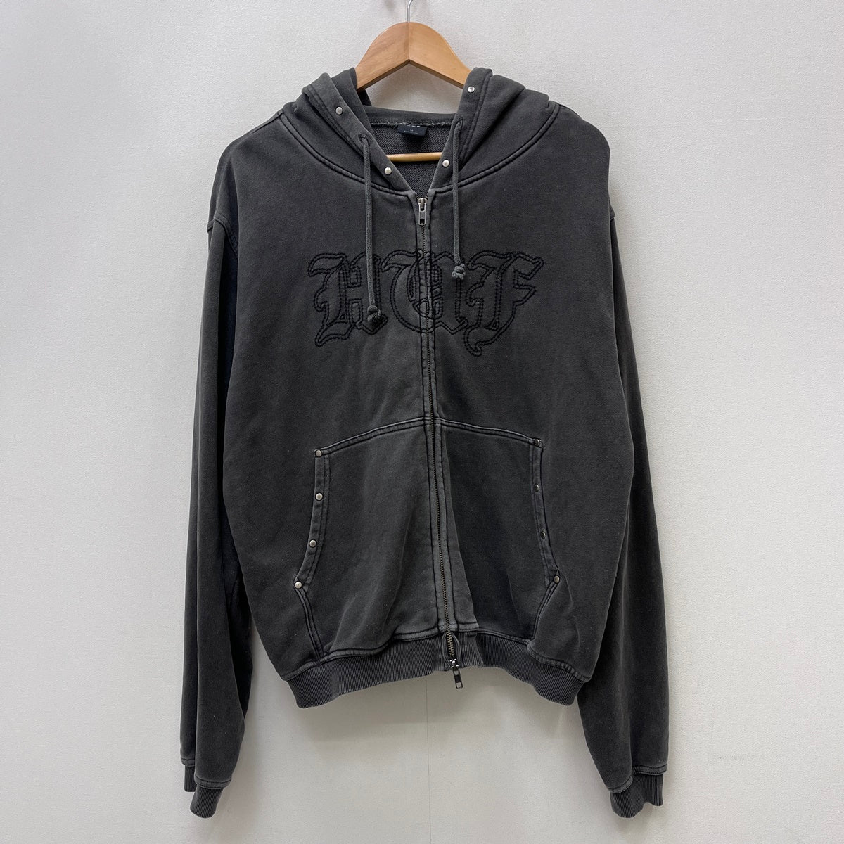 HUF | ハフ STUDDED FULL ZIP HOODIE 26SS パーカー ブラック サイズ：M【加古川店】