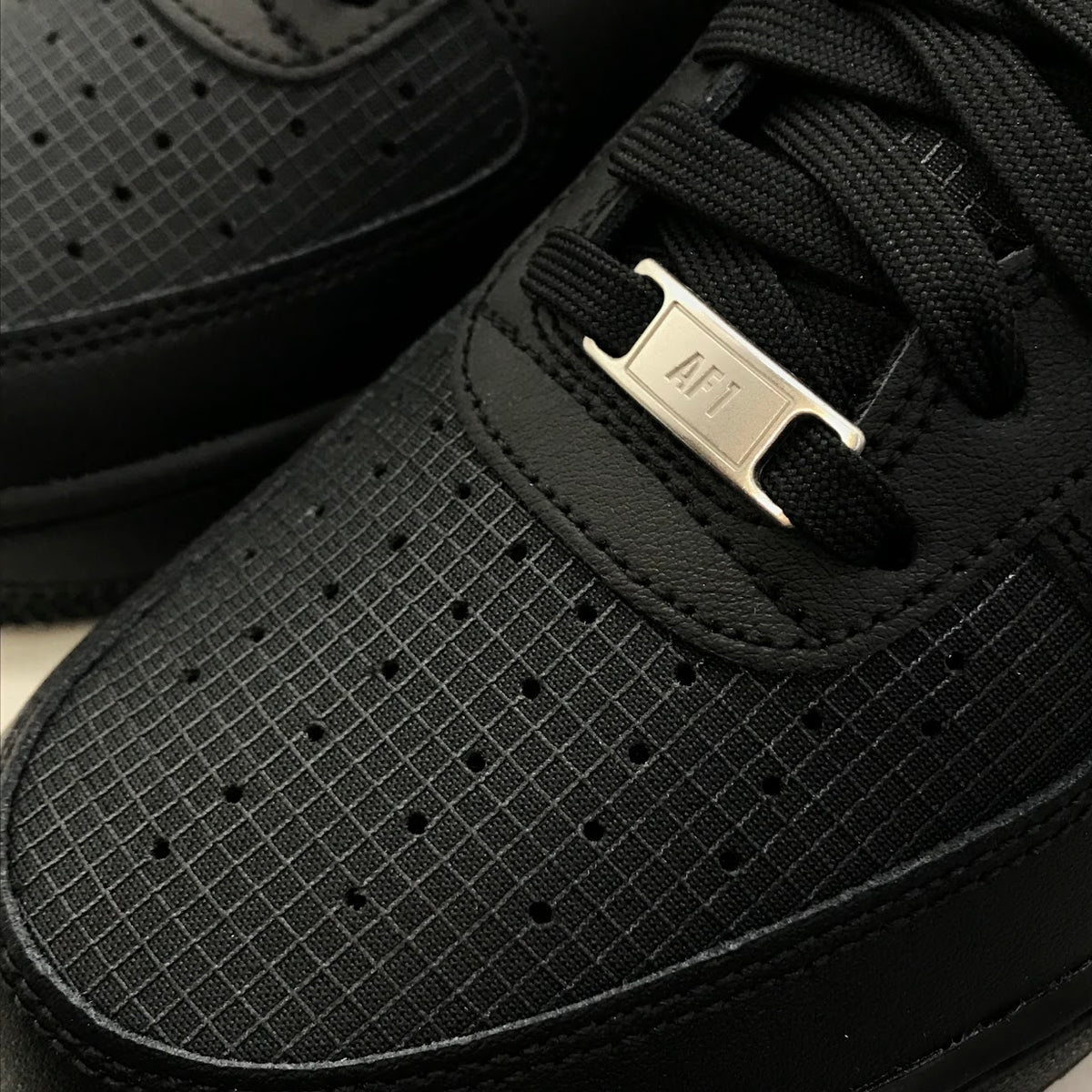 NIKE | ナイキ AIR FORCE 1 ’07 LV8 TECH スニーカー IR0952-001 ブラック 28cm【倉吉店】