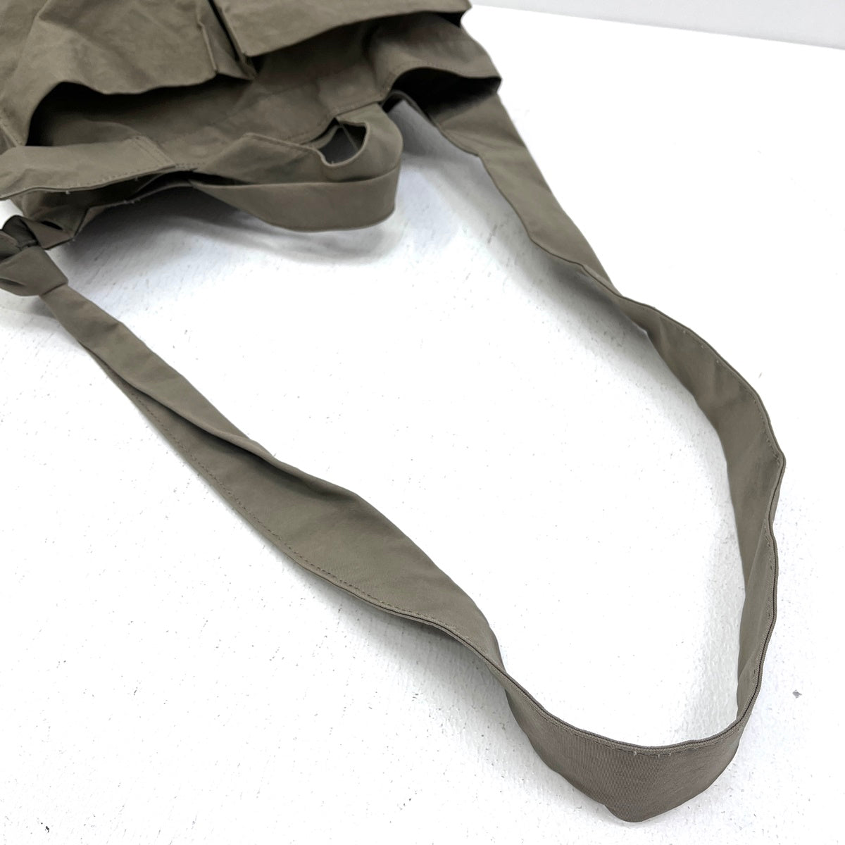 itti | イッチ GEM KNOT SHOLDER TOTE BAG LA PEAU DE GEM その他バッグ カーキ【加古川店】