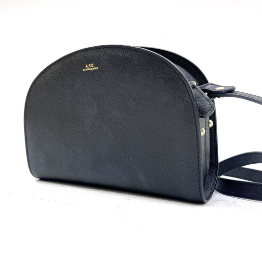 A.P.C | アーペーセー ハーフムーンバッグ ショルダーバッグ ブラック【加古川店】