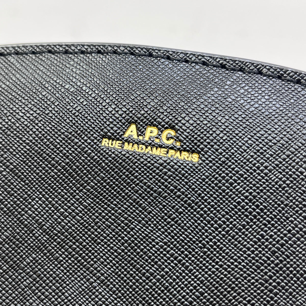 A.P.C | アーペーセー ハーフムーンバッグ ショルダーバッグ ブラック【加古川店】