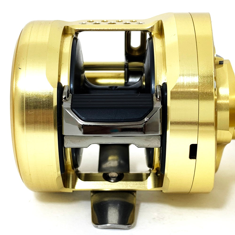 【フィッシング/釣り/釣具/リール】 【ベイトリール/右ハンドル】SHIMANO | シマノ 23カルカッタコンクエストMD 300XGLH【加古川店】