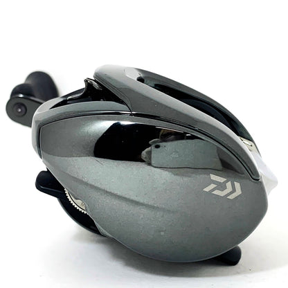 【フィッシング/釣り/釣具/リール】 【ベイトリール/右ハンドル】Daiwa | ダイワ 24スティーズSVTW 100XH【加古川店】