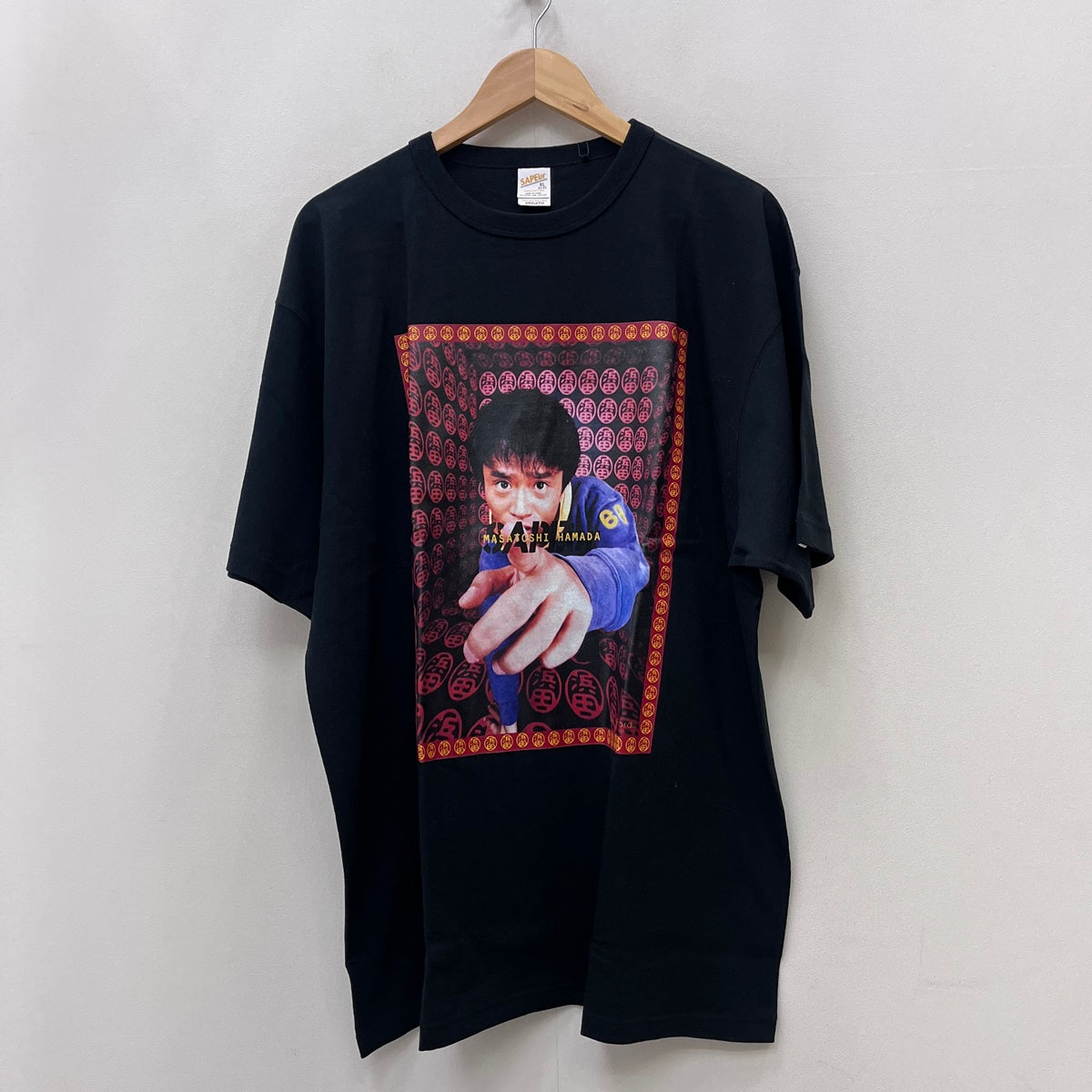 SAPEur | サプール Haru Wa Mada Ka × MASATOSHI HAMADA 半袖Ｔシャツ A0024-029 ブラック サイズ：XL【加古川店】