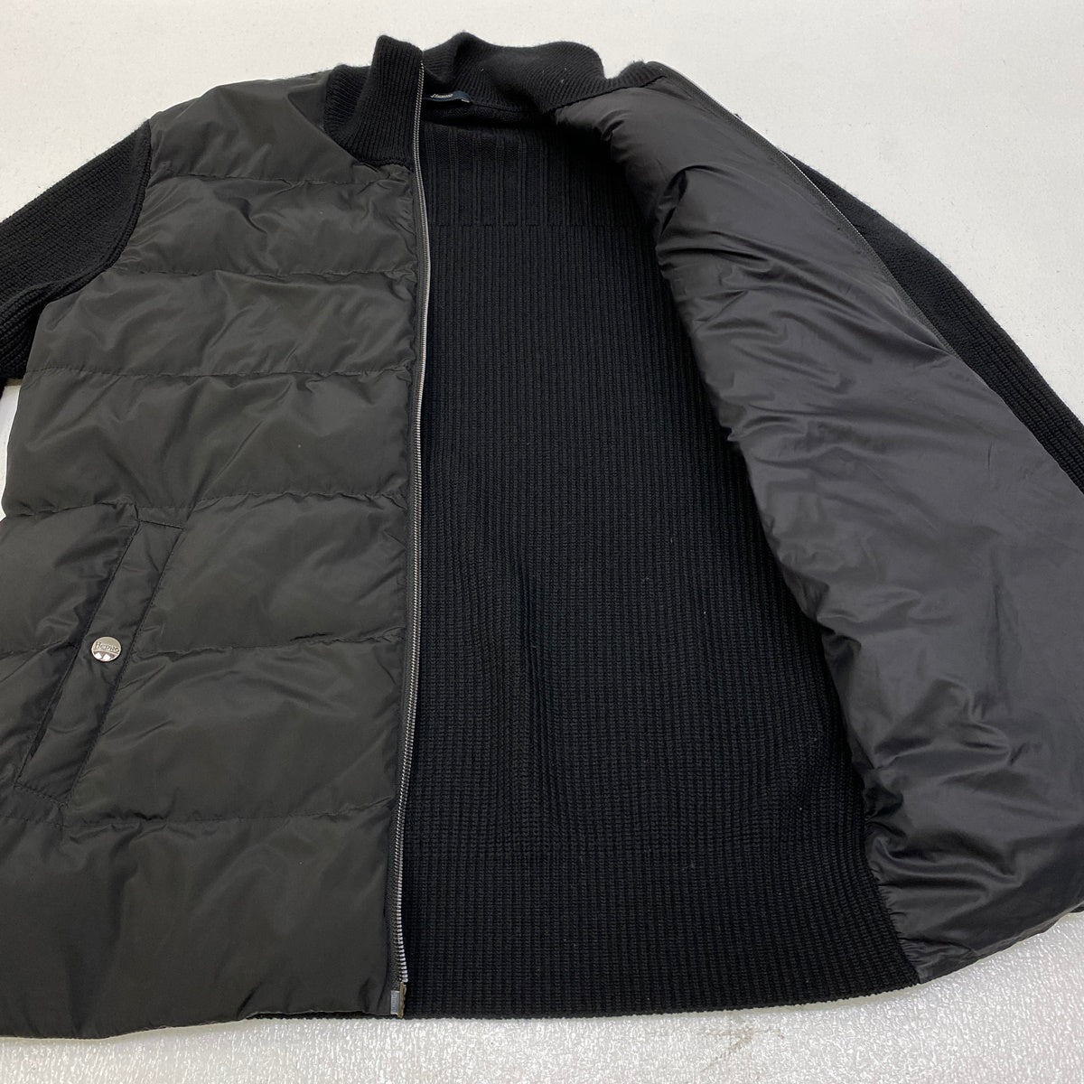 Herno | ヘルノ ハイブリッドダウン ニット ダウンジャケット MP000126U-70061-9300 ブラック サイズ：48【加古川店】