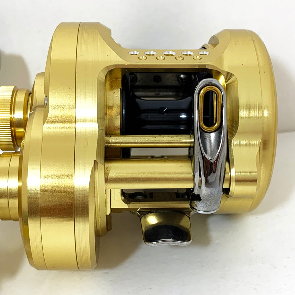 【フィッシング/釣り/釣具/リール】 【ベイトリール/右ハンドル】SHIMANO | シマノ 23カルカッタコンクエストMD 300XGLH【加古川店】