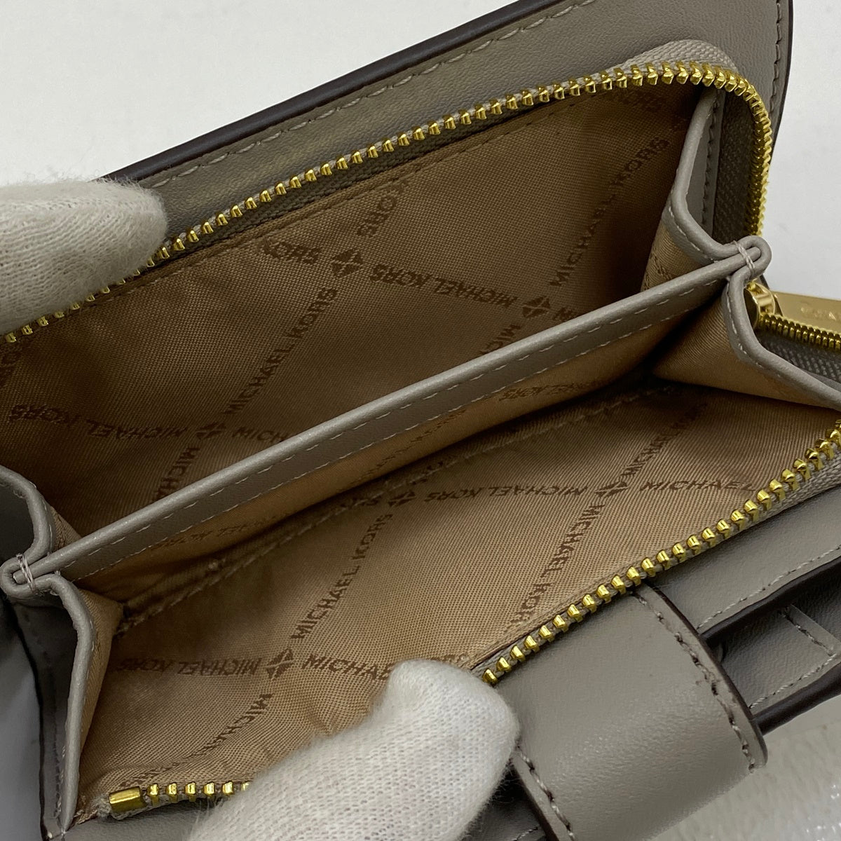 Michael Kors | マイケルコース シグネチャー 二つ折り財布 ホワイト【加古川店】