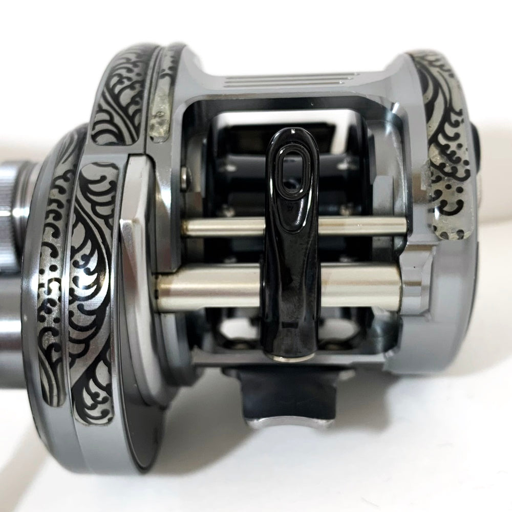 【中古】【フィッシング/釣り/釣具/リール】 【ベイトリール/右ハンドル】SHIMANO | シマノ 19カルカッタコンクエストDC 200 ※ボディシールカスタム品【加古川店】