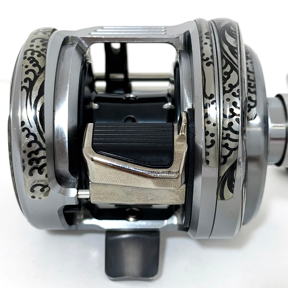 【中古】【フィッシング/釣り/釣具/リール】 【ベイトリール/右ハンドル】SHIMANO | シマノ 19カルカッタコンクエストDC 200 ※ボディシールカスタム品【加古川店】