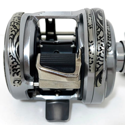 【中古】【フィッシング/釣り/釣具/リール】 【ベイトリール/右ハンドル】SHIMANO | シマノ 19カルカッタコンクエストDC 200 ※ボディシールカスタム品【加古川店】