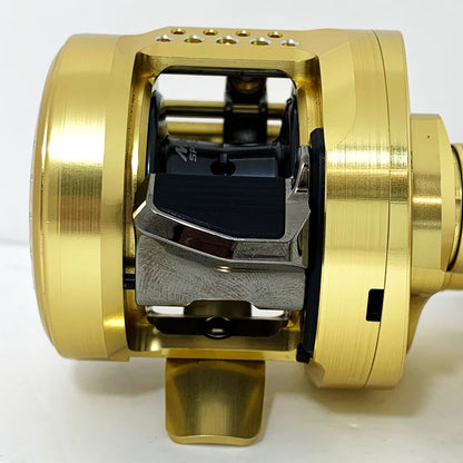 【フィッシング/釣り/釣具/リール】 【ベイトリール/右ハンドル】SHIMANO | シマノ 21カルカッタコンクエスト 100【加古川店】