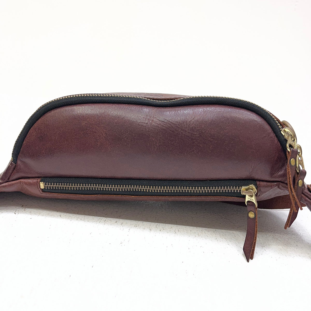 ryu | リューリュウ PLAIN SLING SHOULDER ボディバッグ ブラウン【加古川店】