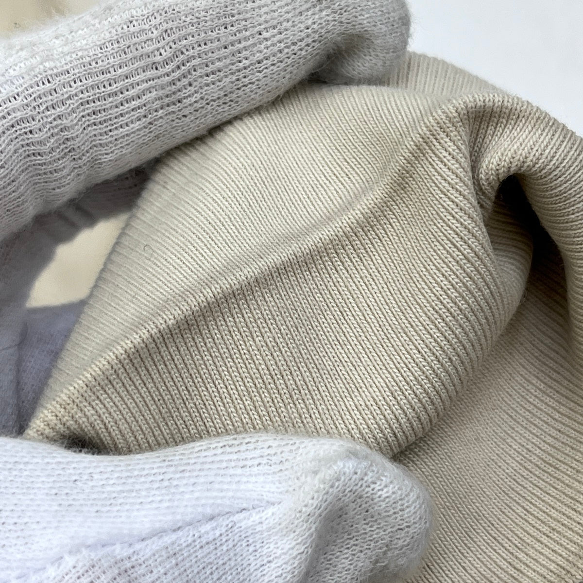 MAISON KITSUNE | メゾンキツネ BABY FOX OPEN POCKET スウェット QW00303KM0342 ベージュ サイズ：XS【加古川店】