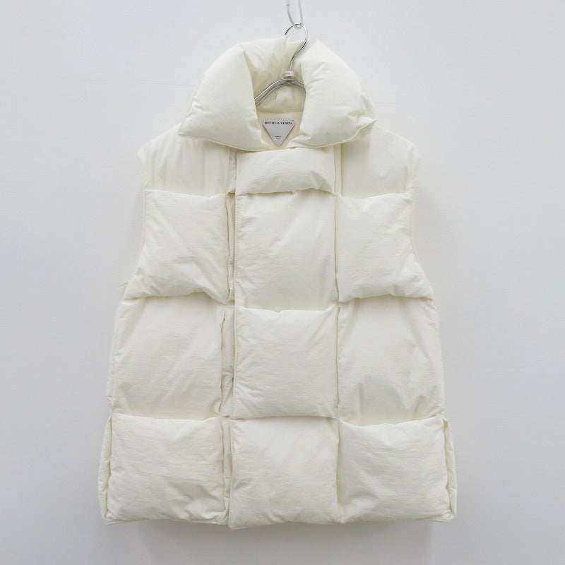 BOTTEGA VENETA | ボッテガヴェネタ ﾊﾟﾃｯﾄﾞﾍﾞｽﾄ 中綿ジャケット 716970 VF4K0 アイボリー サイズ：XS【瀬戸大橋店】