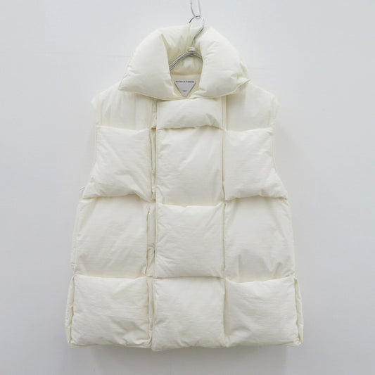 BOTTEGA VENETA | ボッテガヴェネタ ﾊﾟﾃｯﾄﾞﾍﾞｽﾄ 中綿ジャケット 716970 VF4K0 アイボリー サイズ：XS【瀬戸大橋店】