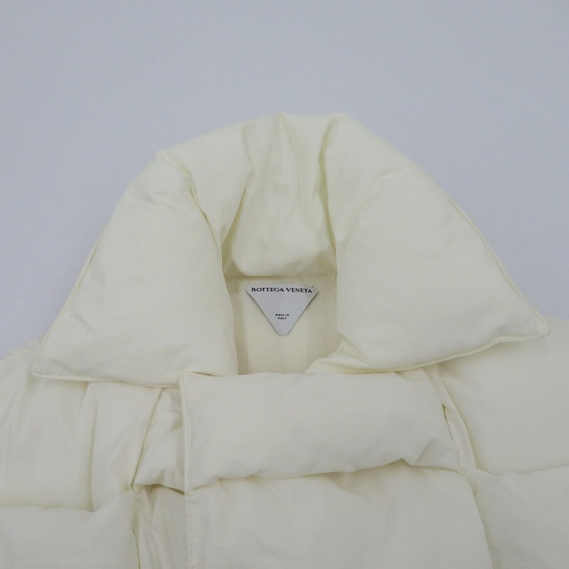 BOTTEGA VENETA | ボッテガヴェネタ ﾊﾟﾃｯﾄﾞﾍﾞｽﾄ 中綿ジャケット 716970 VF4K0 アイボリー サイズ：XS【瀬戸大橋店】