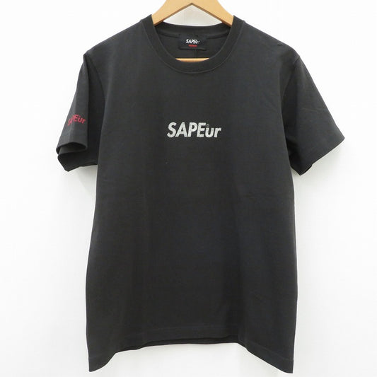 SAPEur | サプール ﾍﾟｲｽﾞﾘｰﾛｯﾄﾞﾏﾝTEE 半袖Ｔシャツ ブラック サイズ：M【瀬戸大橋店】